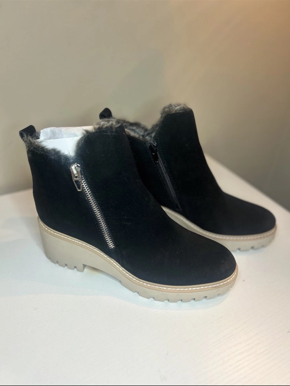 Dolce Vita Women Black Suede Fur Insole BOOTIES Size 9.5M 2in Heel New